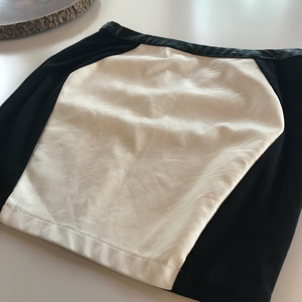 Le lis faux white leather mini skirt